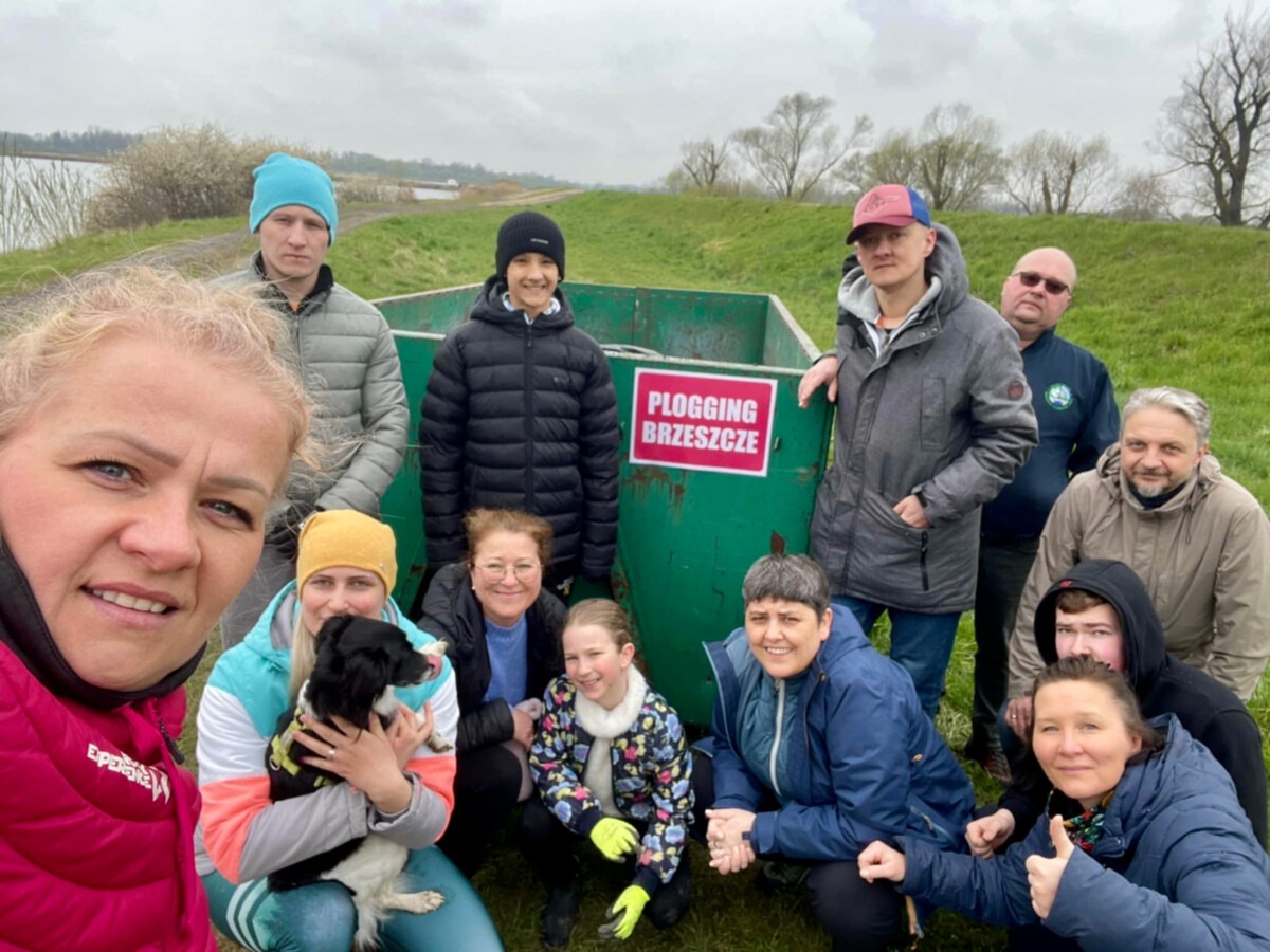 Plogging wraca do Brzeszcz. Wspólne sprzątanie