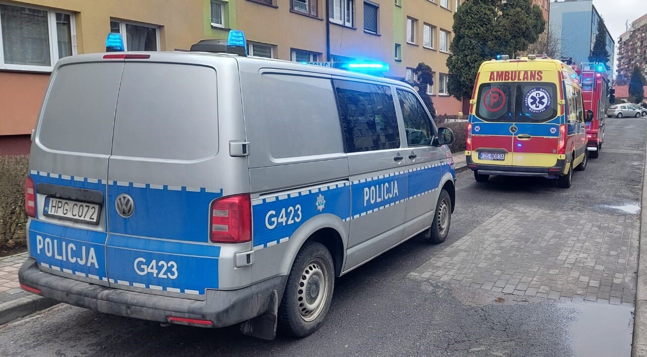 Mężczyzna wypadł z okna mieszkania. Policja bada okoliczności