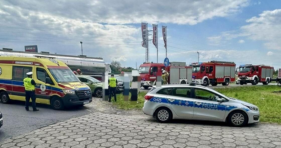 Czołowe zderzenie we Włosienicy. Są utrudnienia na drodze