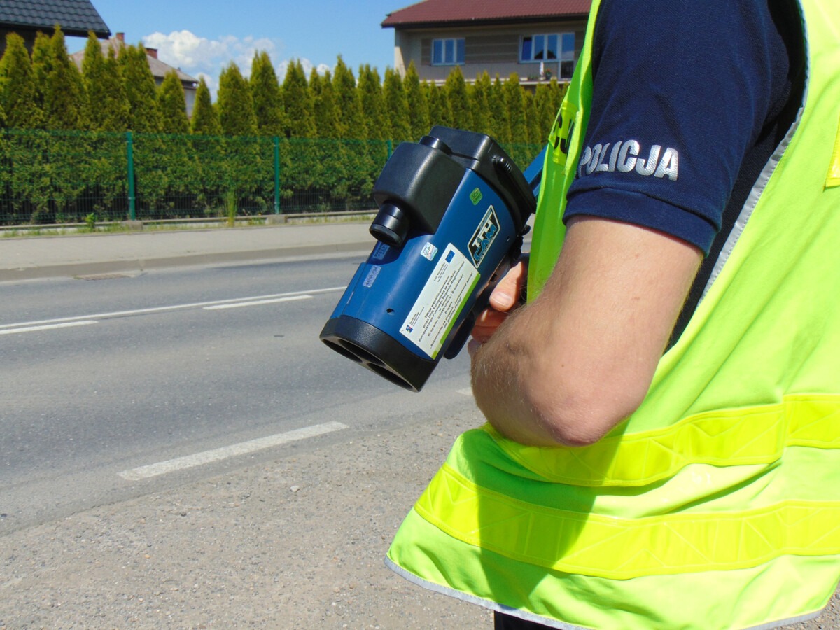 Pędził BMW przez Piotrowice. Stracił prawo jazdy