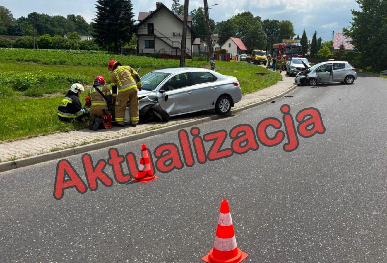 W zderzeniu w Porębie Wielkiej ucierpiały jedynie pojazdy