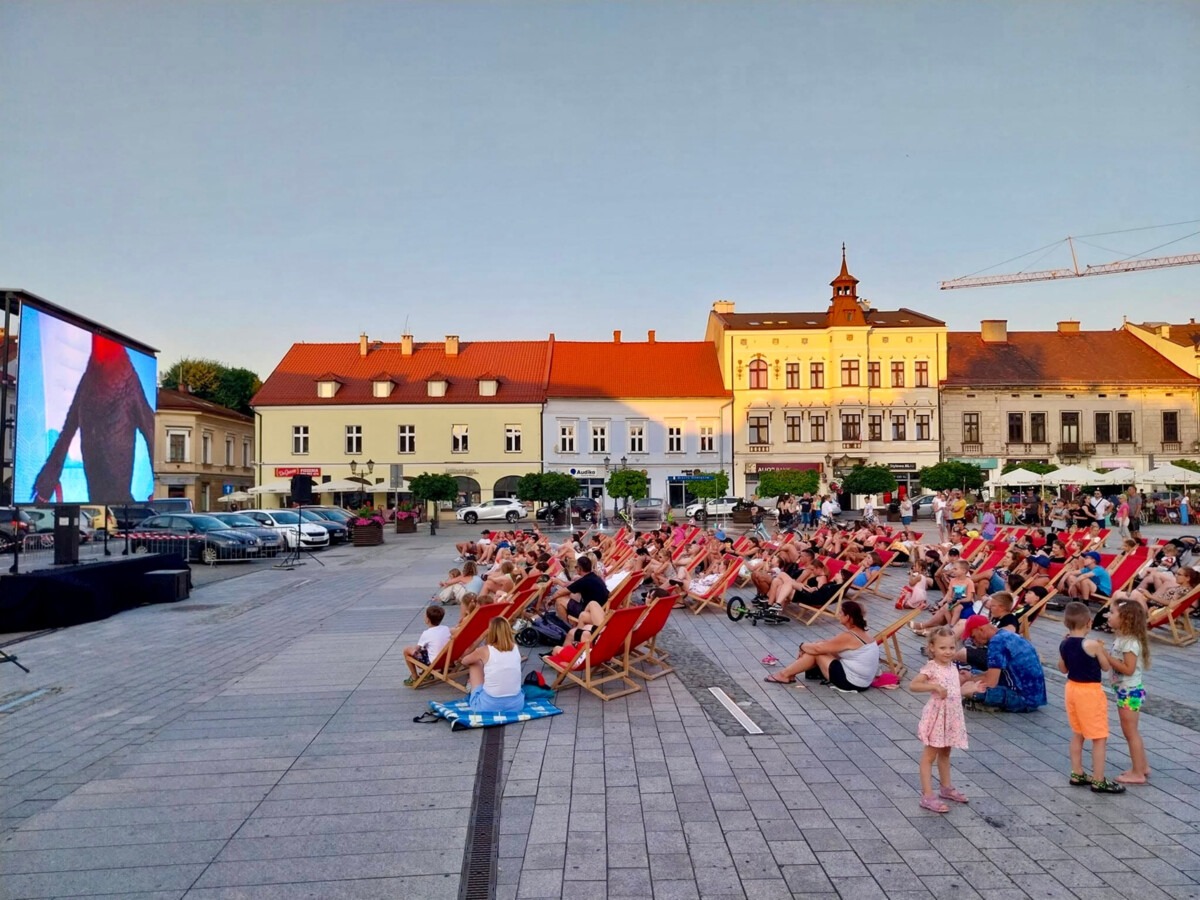 Leżaki, filmy i rynek. Oświęcim zaprasza na plenerowe kino