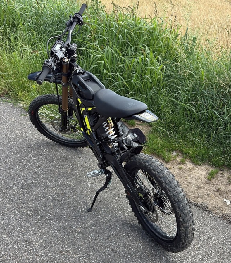 15-latek uciekał na motocyklu przed policją. Powodem były filmiki w Internecie