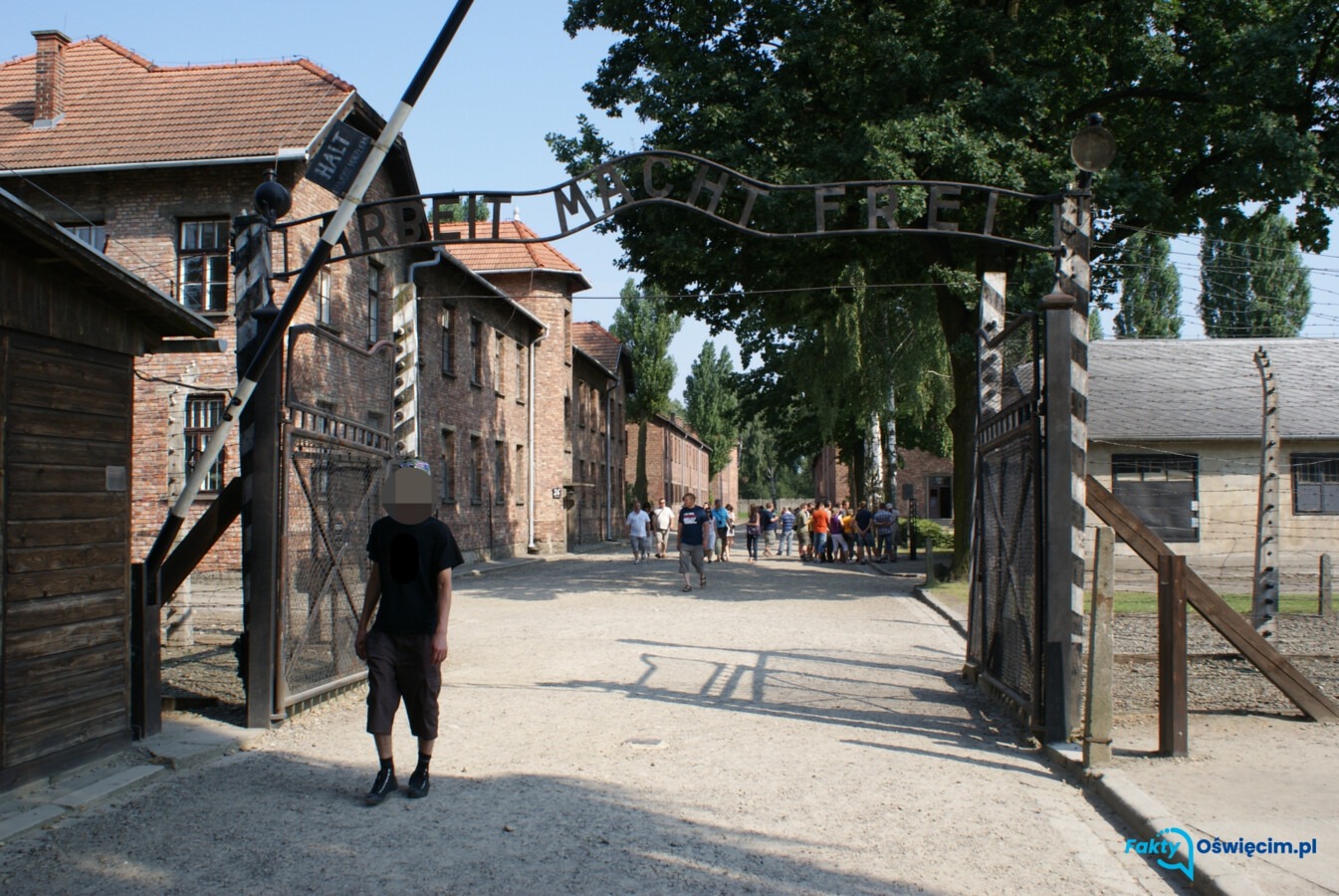 Nazistowskie gesty Kolumbijczyka w miejscu pamięci Auschwitz