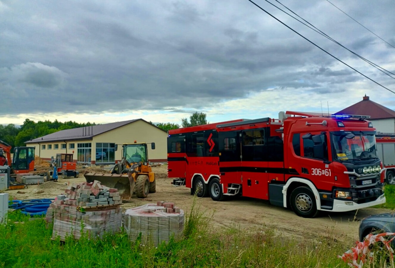 Pojemniki z niebezpieczną substancją w Zaborzu - FOTO