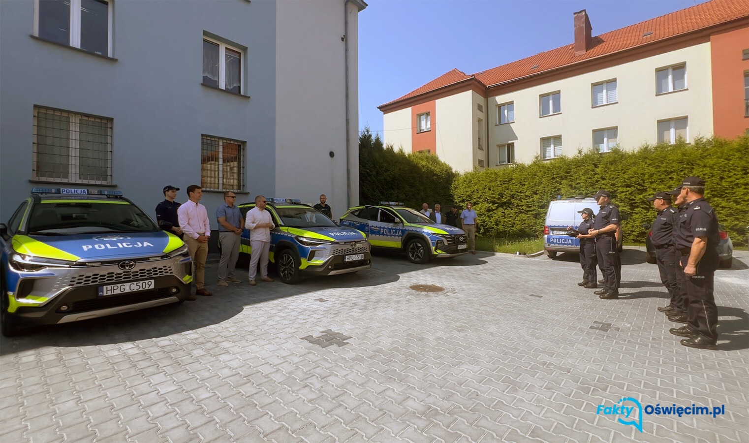 Nowe radiowozy w rękach policjantów z Oświęcimia, Brzeszcz i Kęt - FILM, FOTO