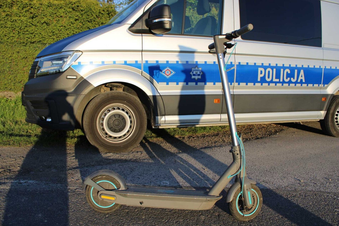 Policjanci zatrzymali nastolatków na rowerze i hulajnodze