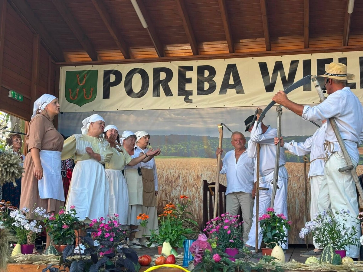 Chleb, korowód i tradycja w Porębie Wielkiej - FOTO