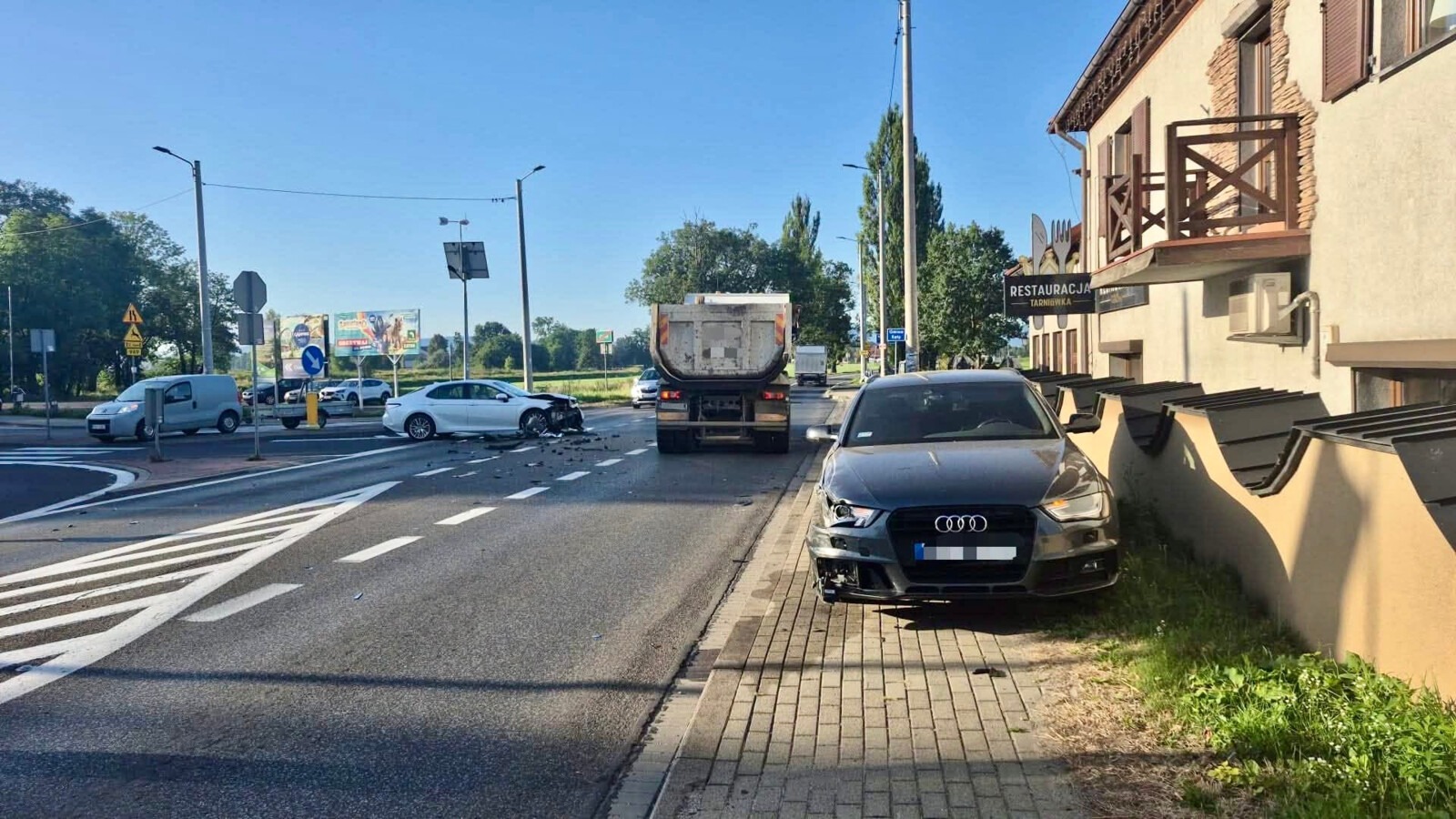 Zderzenie dwóch samochodów w Osieku. Są utrudnienia