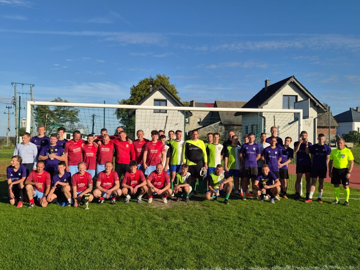 Futbolowa integracja w Piotrowicach - FOTO