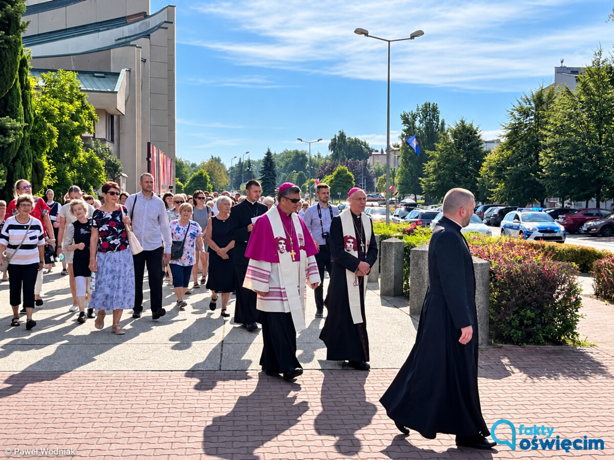 Biskup Roman Pindel przyjedzie w niedzielę wieczorem do Grojca