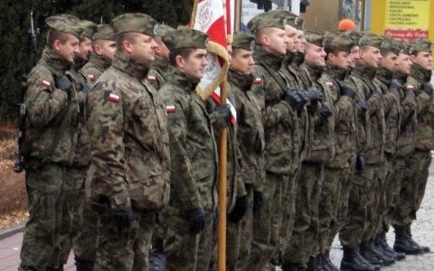 Armia upomina się o kadry
