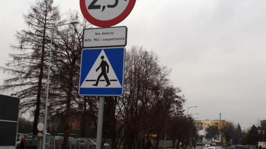 Kierowcy ambulansów muszą łamać prawo