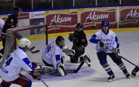 Zmierzą się z hokeistami z Kanady