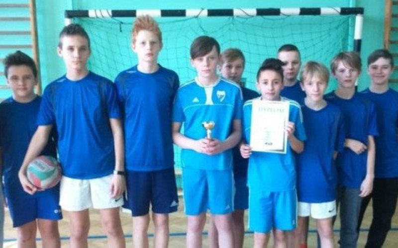 Oświęcimska piątka górą w zawodach mini siatkówki