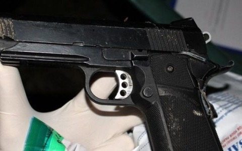 Napadli z pistoletem na salon gier
