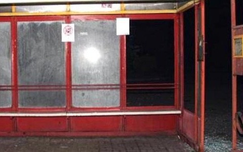 Nastolatkowie niszczyli przystanki autobusowe