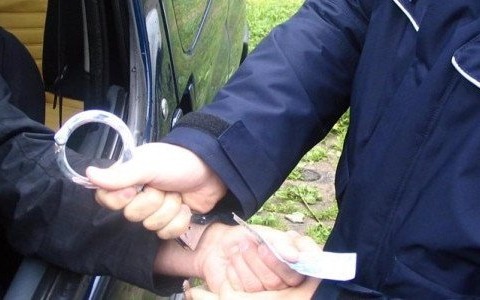 Chcieli dać łapówki policjantom