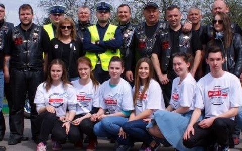 Motocykliści, uczniowie i policjanci – razem dla bezpieczeństwa – FOTO