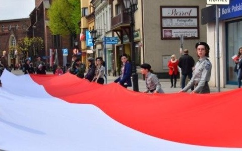 Manifestowali radość podczas święta Konstytucji 3 maja – FOTO