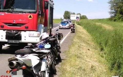 Poślizg motocykli na plamie oleju – FOTO