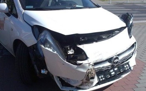 Nie ustąpiła pierwszeństwa