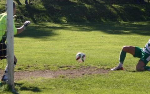Solavia wygrała mecz na szczycie B klasy rzutem na taśmę