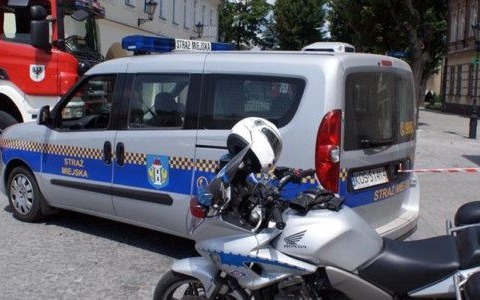 Alarmy bombowe w urzędzie skarbowym i sądach