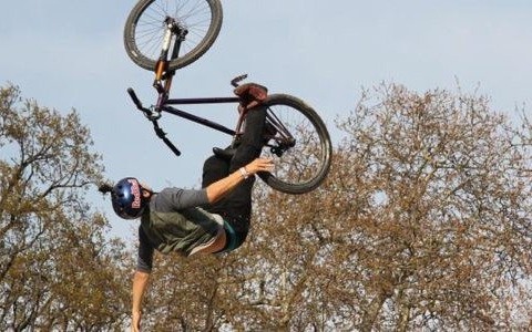 Ten skok mógł się skończyć tragicznie