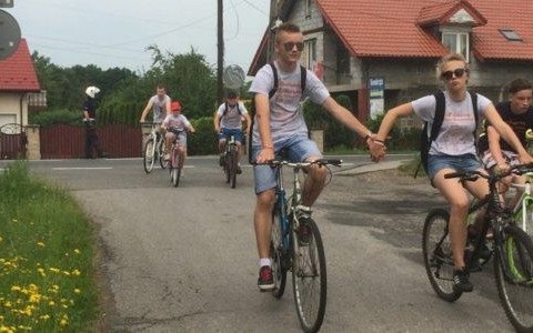 Za ręce i nie tylko. Rodzinny Rajd Rowerowy – FILM, FOTO