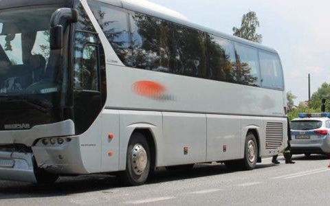 Zderzenie autobusu i osobówki. Są utrudnienia