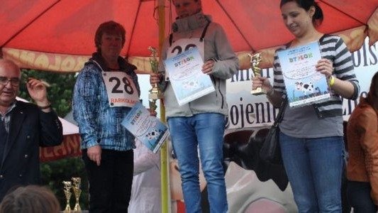 Mamy nowego mistrza w dojeniu sztucznej krowy – FOTO