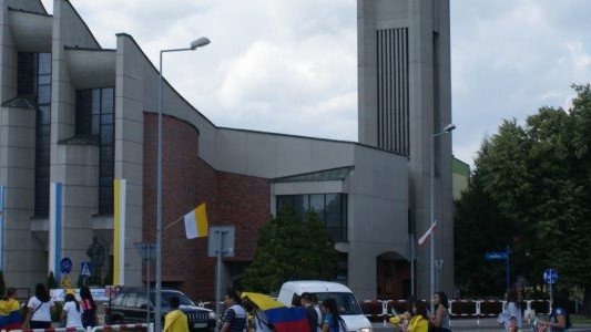 Kolorowe orszaki pielgrzymów w Oświęcimiu – FOTO