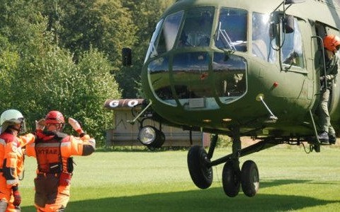 Zabezpieczali lądowanie śmigłowca wojskowego Mi-8 – FILM, FOTO