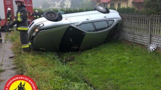 Dachowała mazdą w Malcu