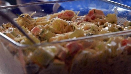 Sałatka z makaronu ryżowego