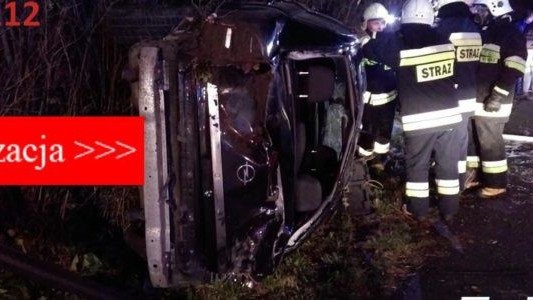 Opel rozbił się na drodze Oświęcim – Kęty – AKTUALIZACJA