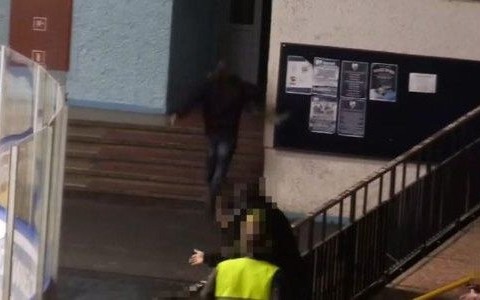 Uciekał ze skradzioną flagą klubową