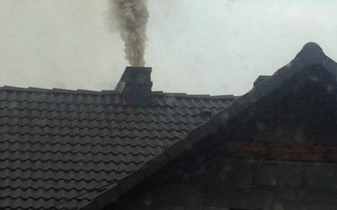 Kontrole kontrolami, a kominy dymią – FILM