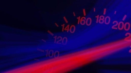 Rajd w mieście skończony na drzewie