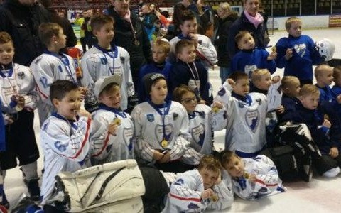 Najmłodsi hokeiści UKH Unia bezkonkurencyjni w turnieju