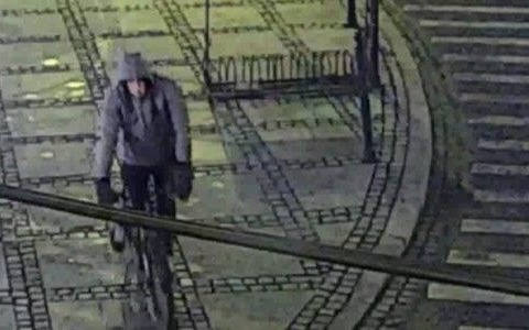 To on podpalił drzwi w urzędzie?- FOTO