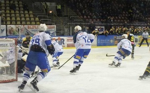 Unia wygrała z szkółką