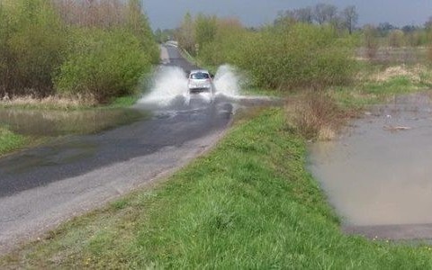 Droga z Harmęż w kierunku Woli zamknięta