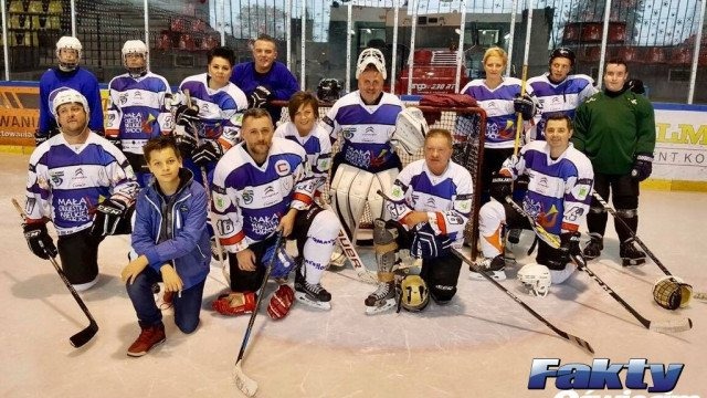 Ostrzą łyżwy na artystów – FILM