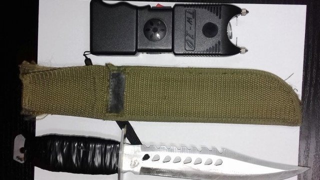 Na wagarach z nożem i paralizatorem