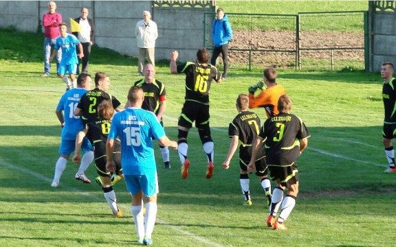 Lider A Klasy przegrał z Sołą. Rywalizacja o awans nabiera rumieńców