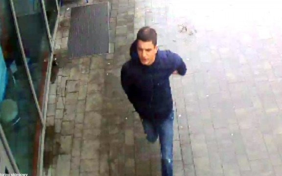 Ukradł Nikona za trzy tysiące. Ktoś go rozpoznaje? – FOTO