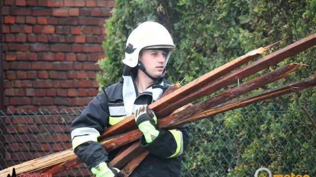 Silny wiatr zerwał dach – FOTO