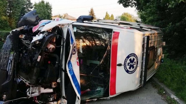 Po wypadku karetki: Powiat jest zabezpieczony – FOTO